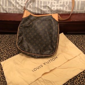 Louis Vuitton crossbody bag. Excellent condition.